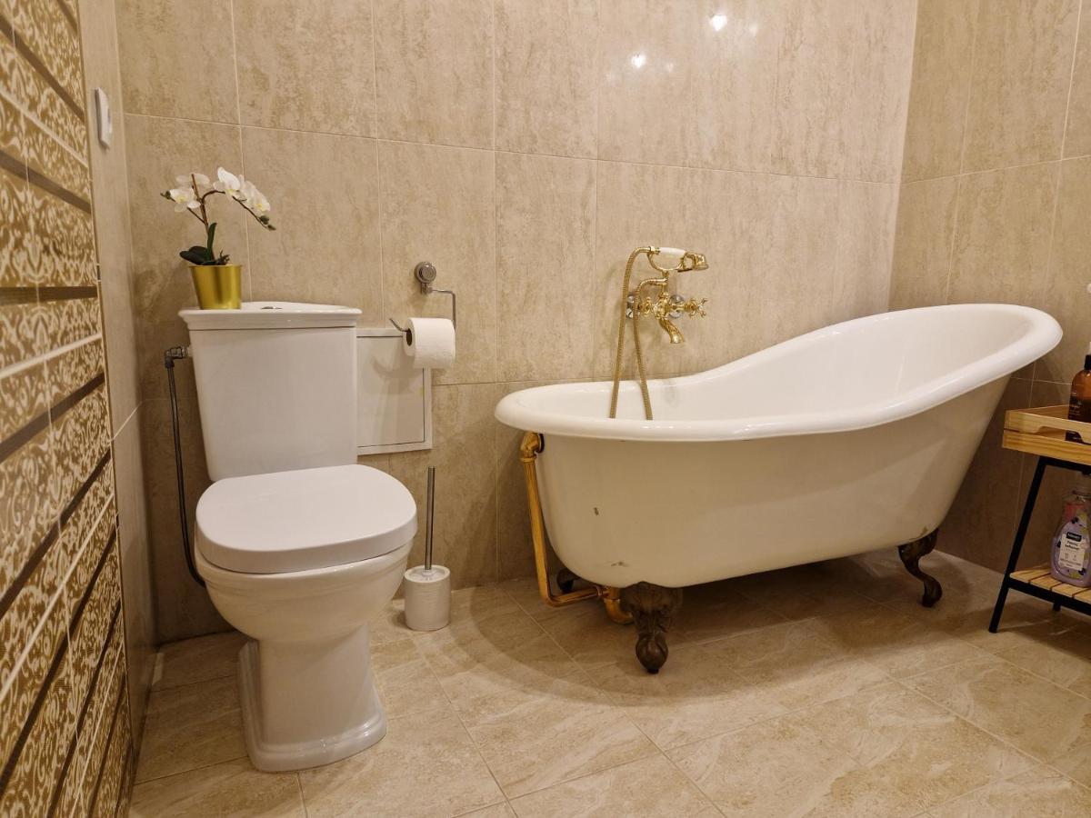 Апартамент Lovely In Old Town Талин