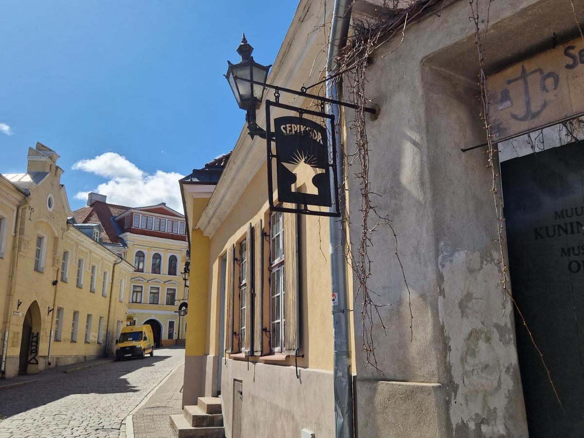 Апартамент Lovely In Old Town Талин